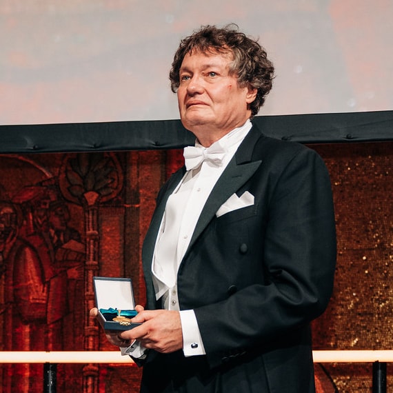H.M. Konungen tilldelar Peter Löthberg guldmedaljen